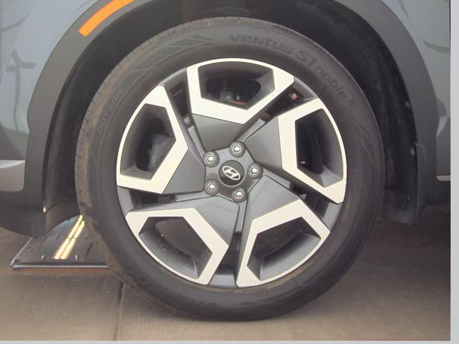 HYUNDAI LIMITED - 10