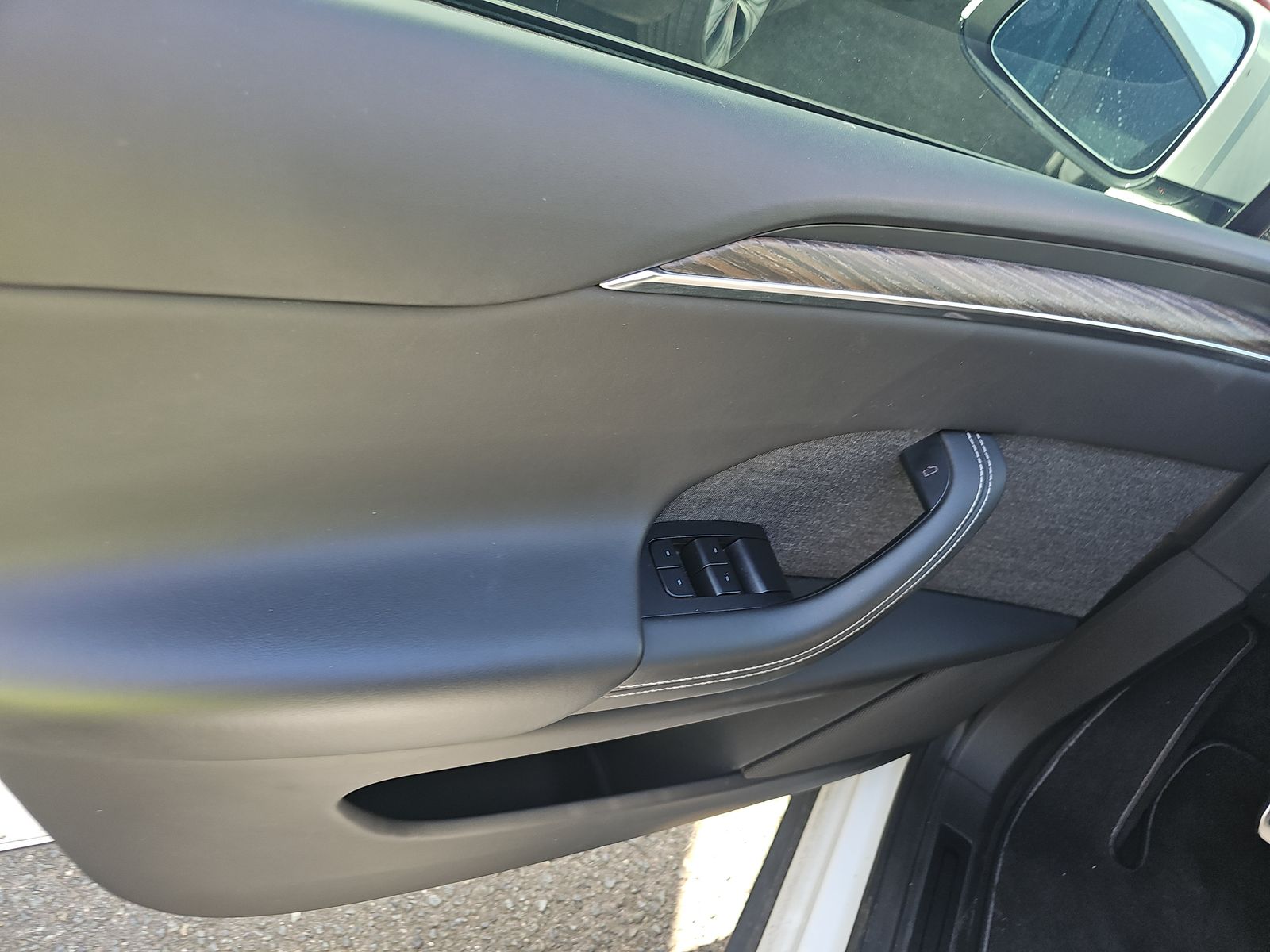 TESLA MODEL X - 10