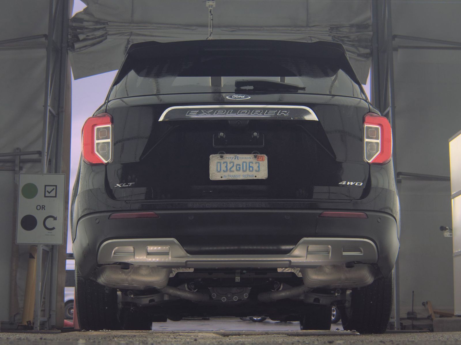 FORD EXPLORER - 8