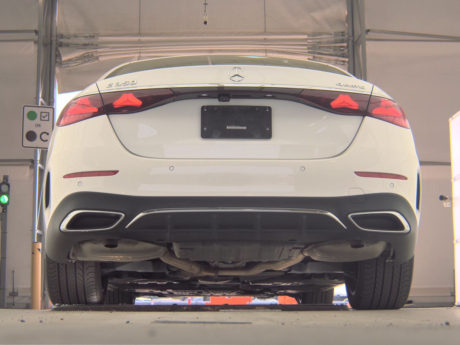 MERCEDES-BENZ E-CLASS - 8