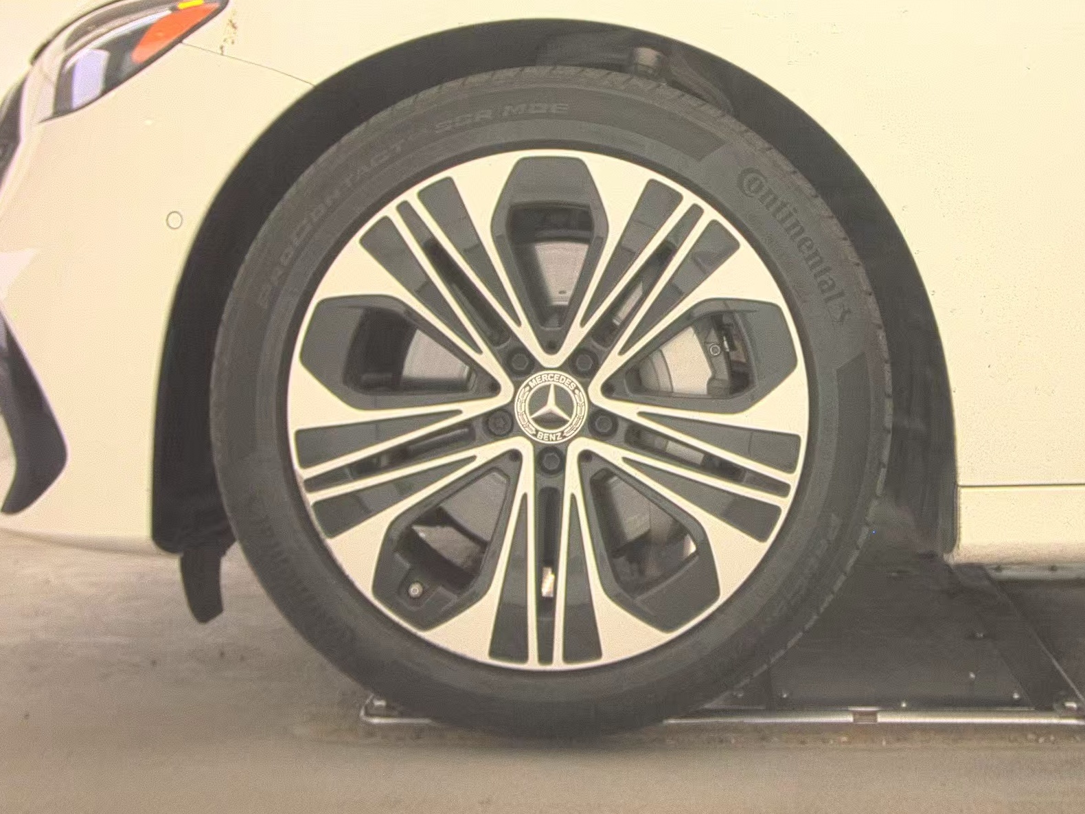 MERCEDES-BENZ E-CLASS - 10