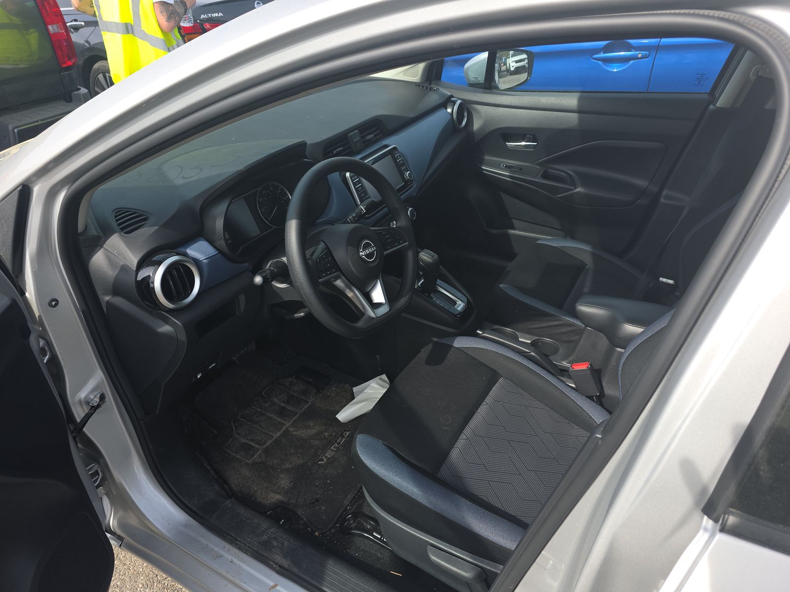 NISSAN VERSA - 8
