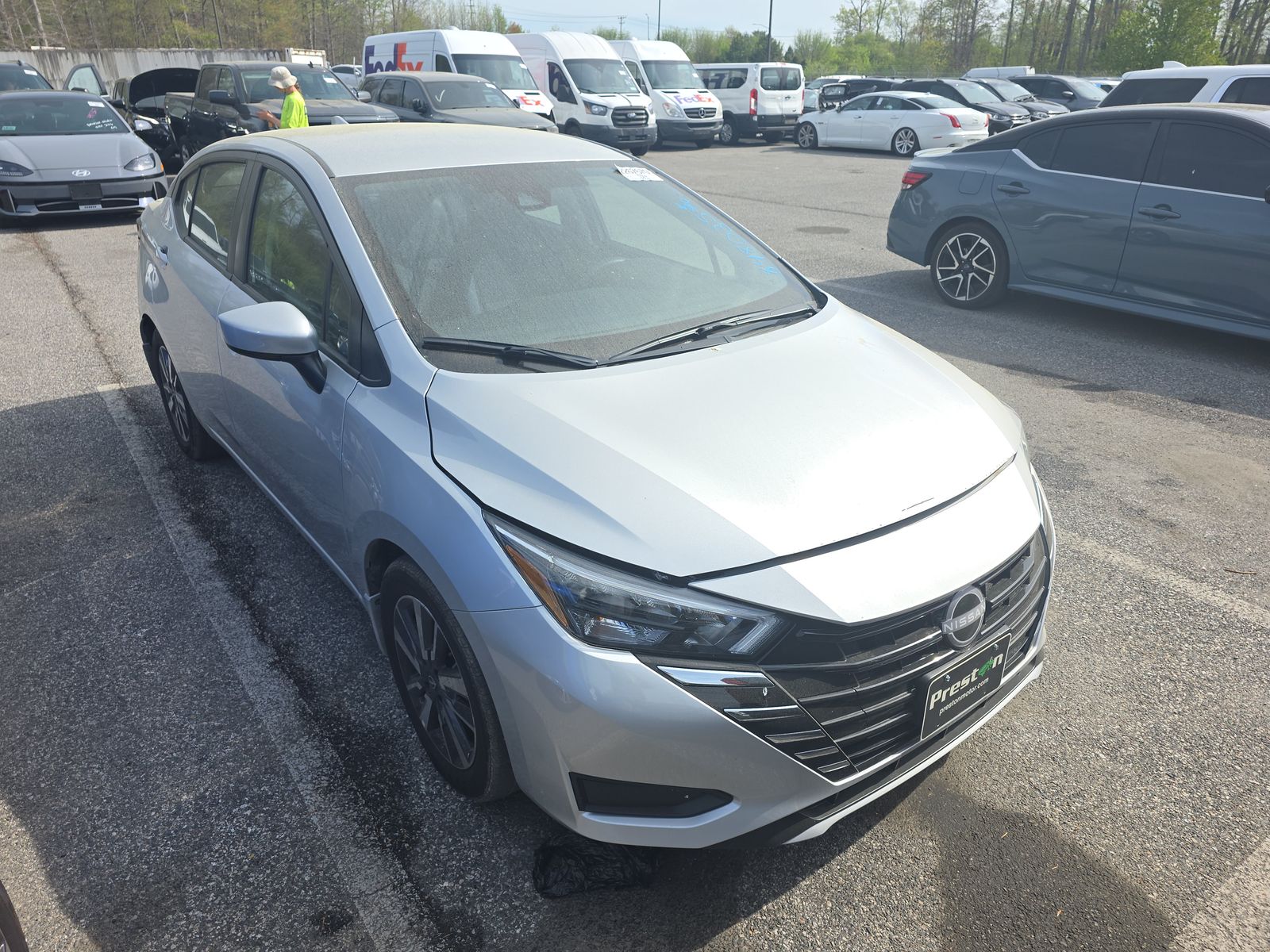 NISSAN VERSA - 4