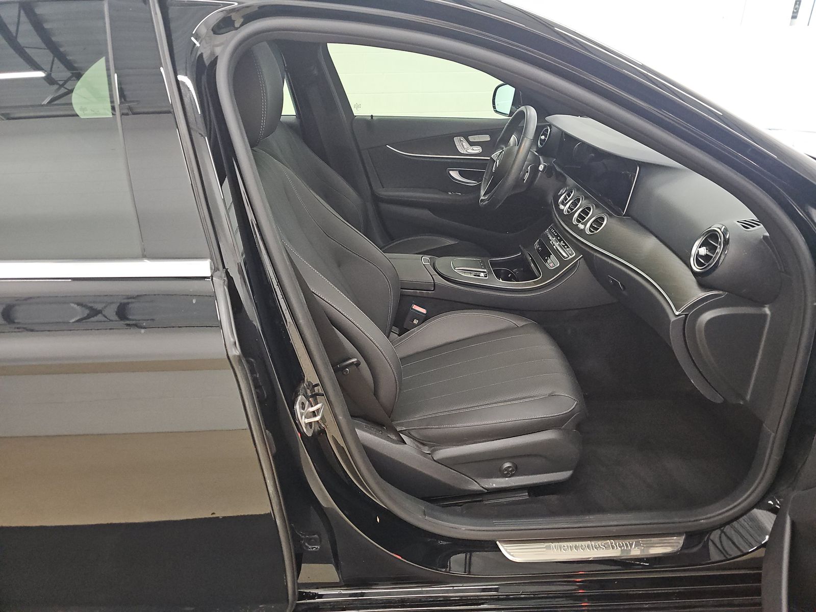 MERCEDES-BENZ E-CLASS - 9