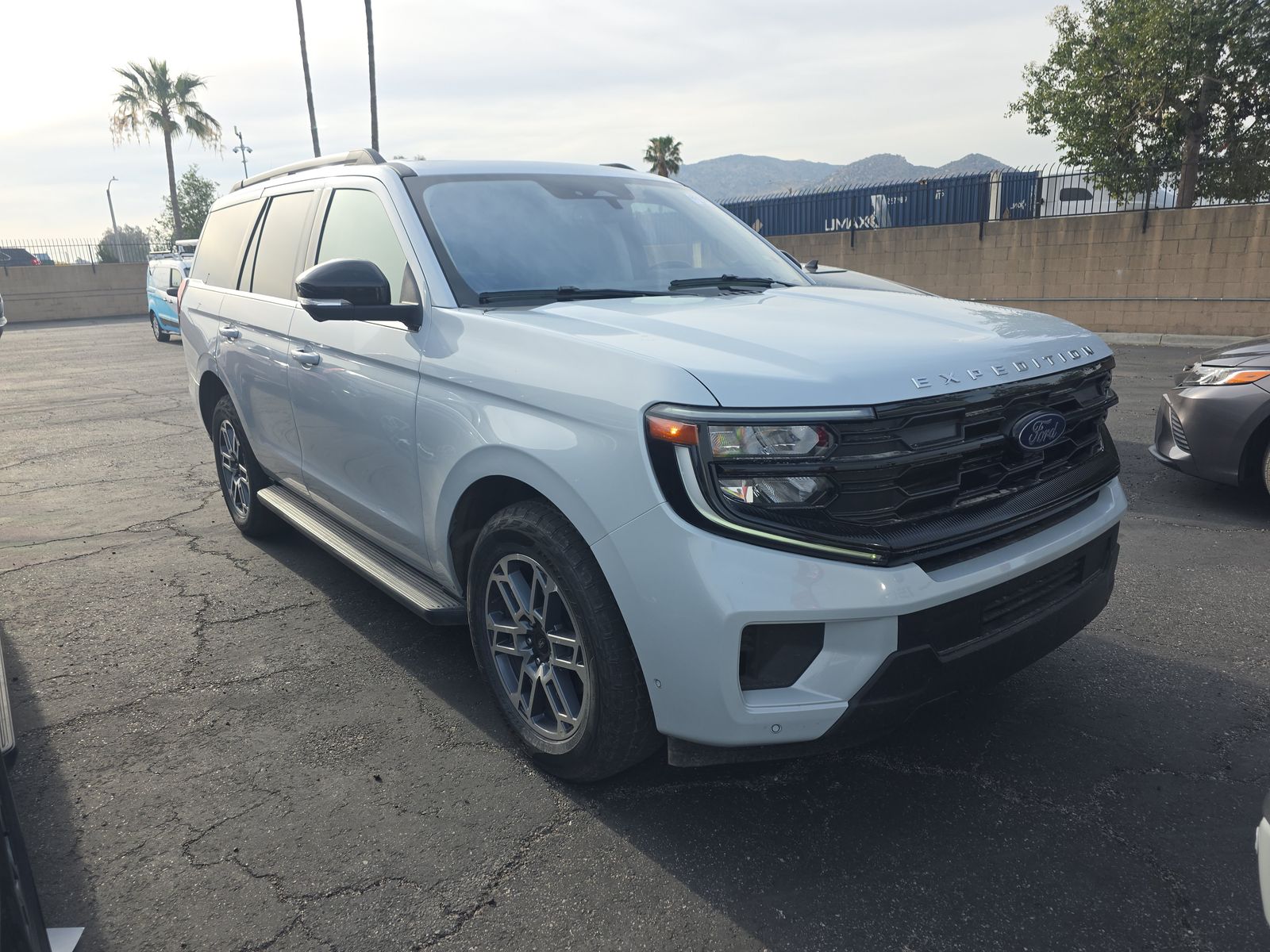 FORD EXPEDITION - 4