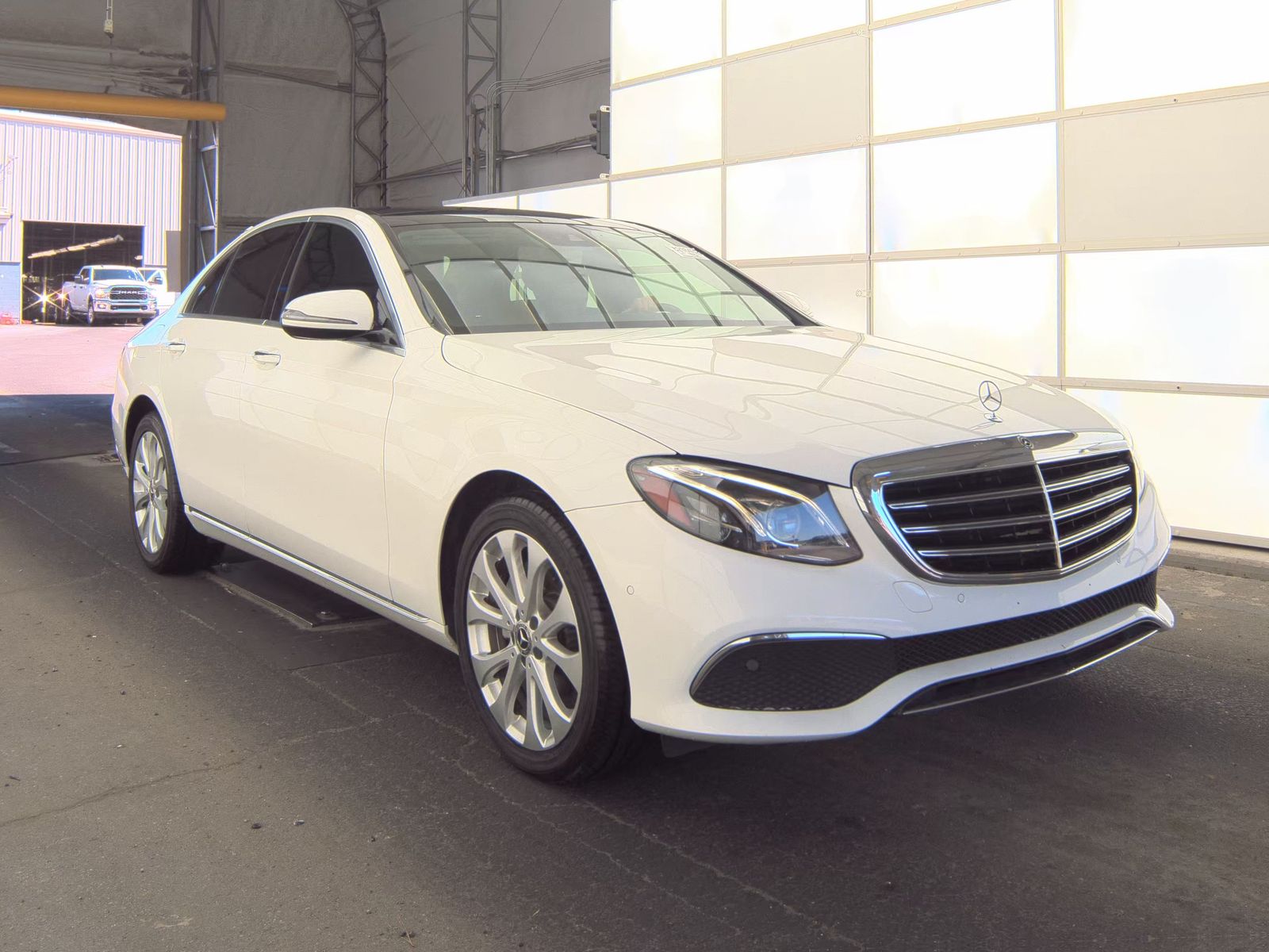 MERCEDES-BENZ E-CLASS - 5