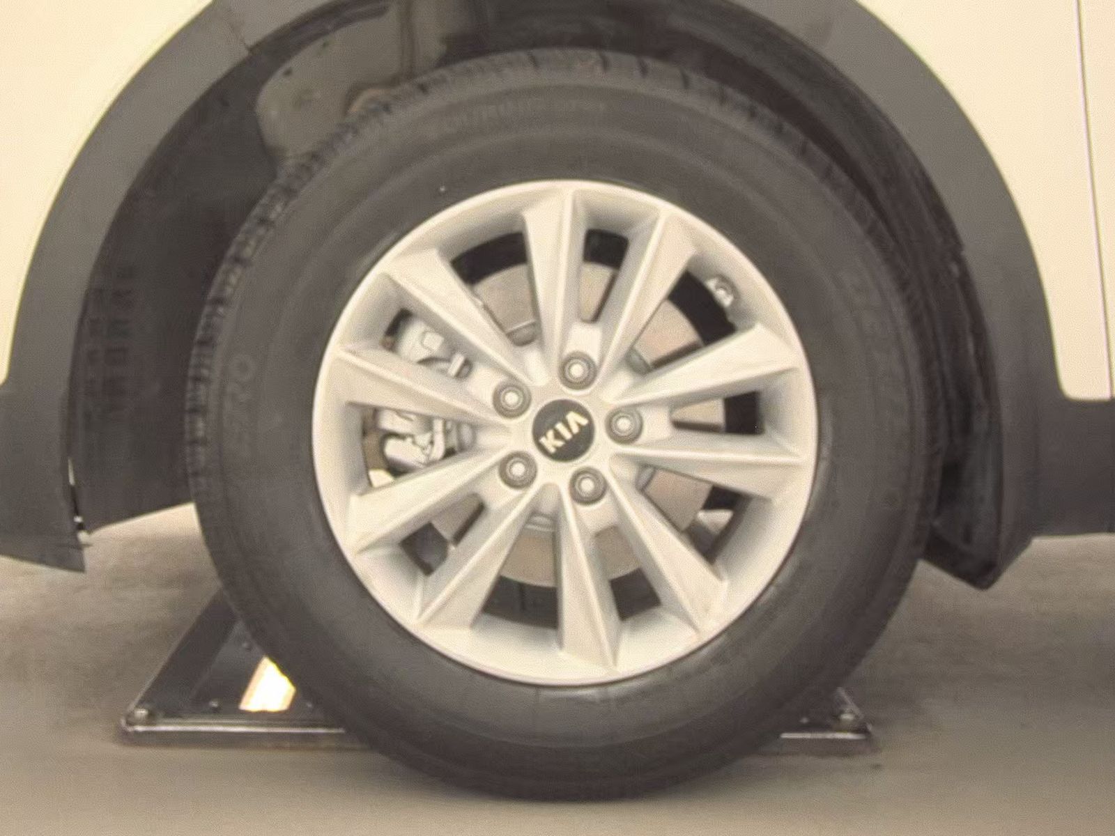 KIA LX V6 - 10