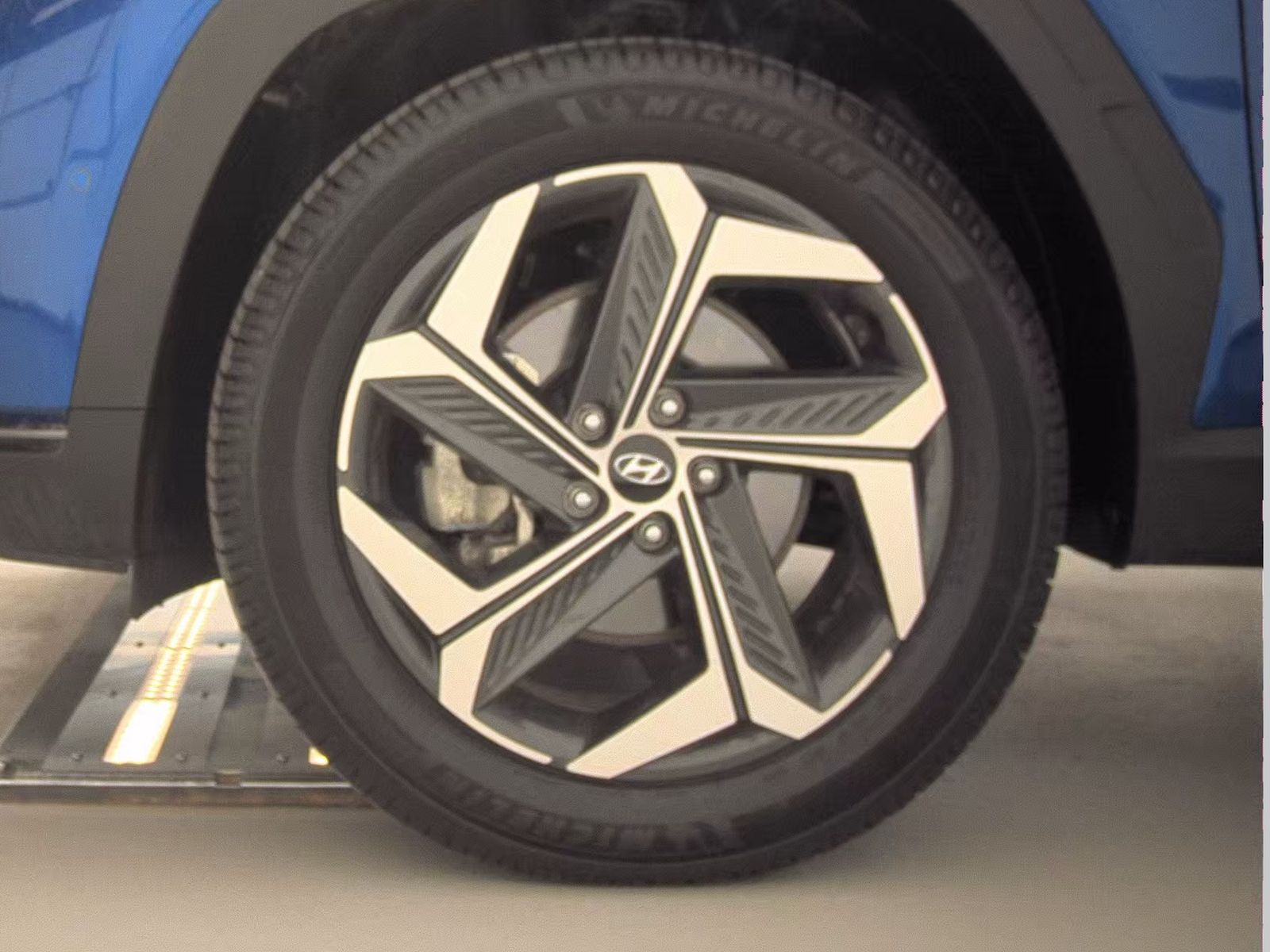 HYUNDAI LIMITED - 10