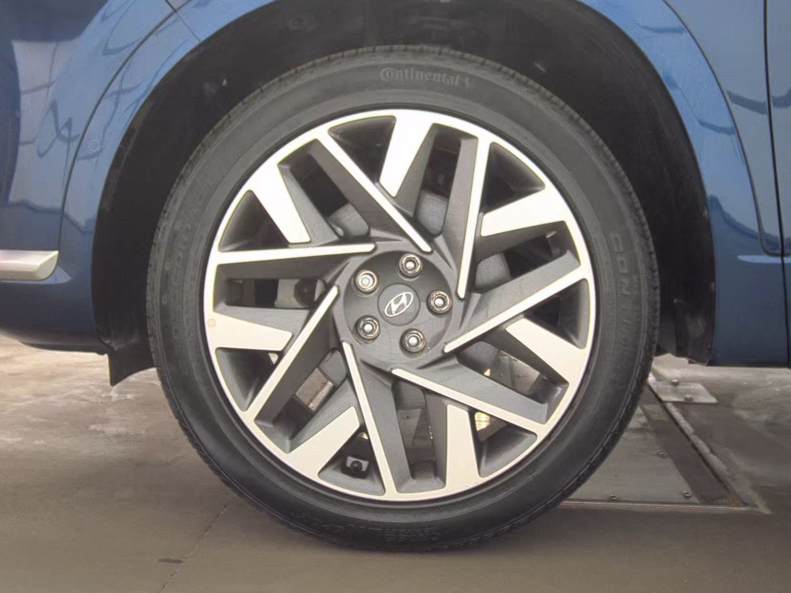 HYUNDAI CALLIGRAPH - 10