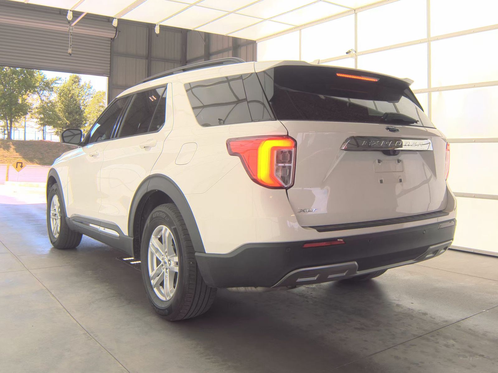 FORD EXPLORER - 9