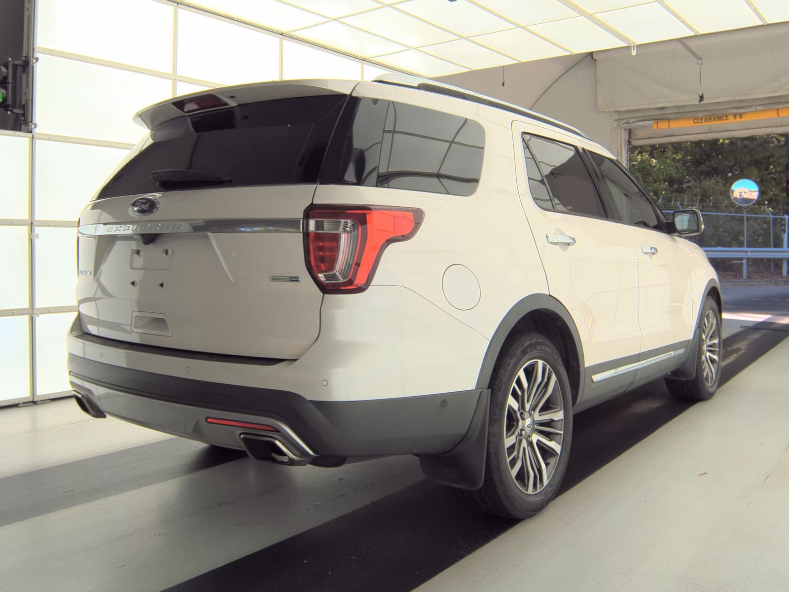 2017 Ford Explorer Platinum AWD