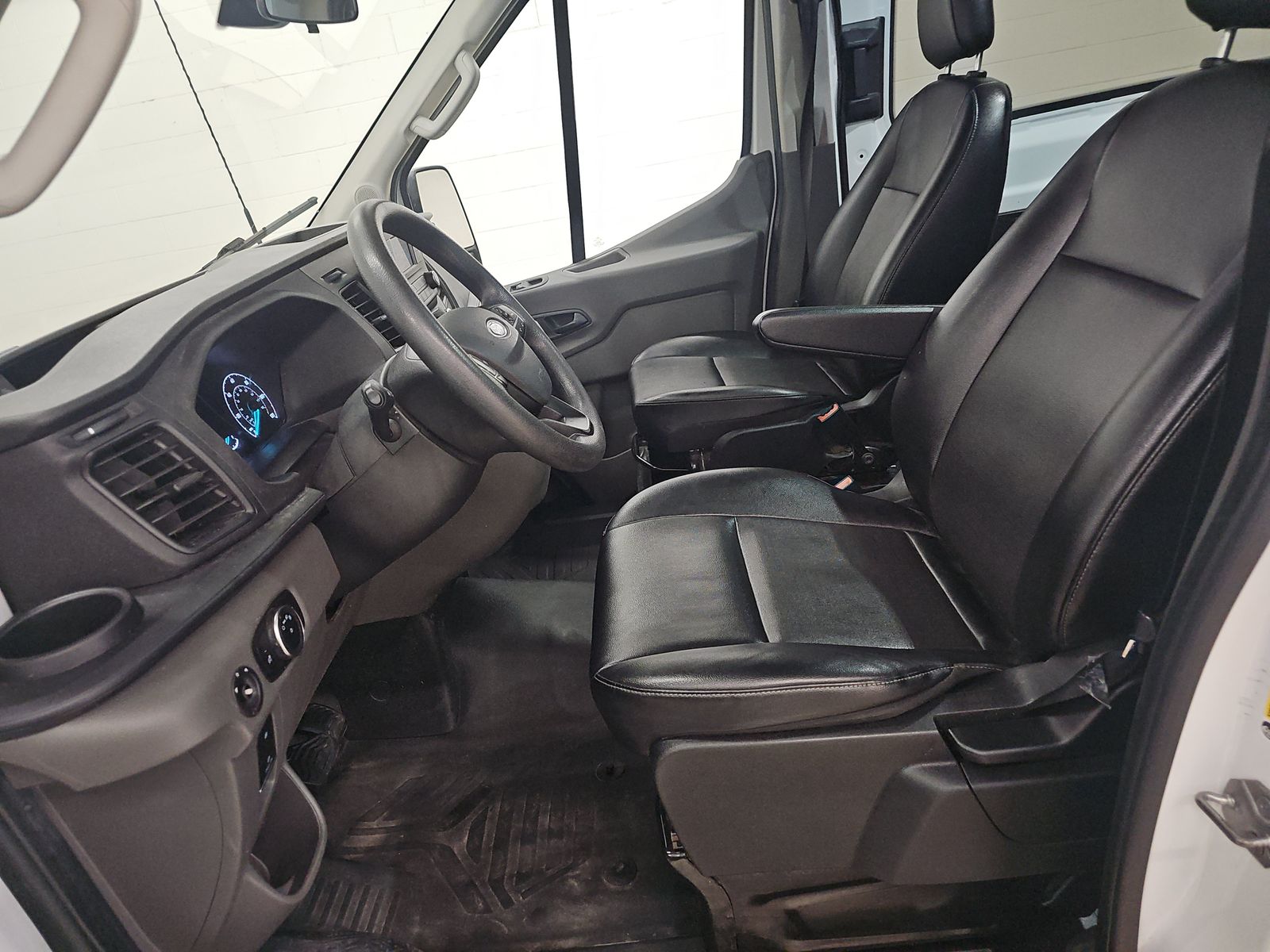FORD TRANSIT 250 - 8