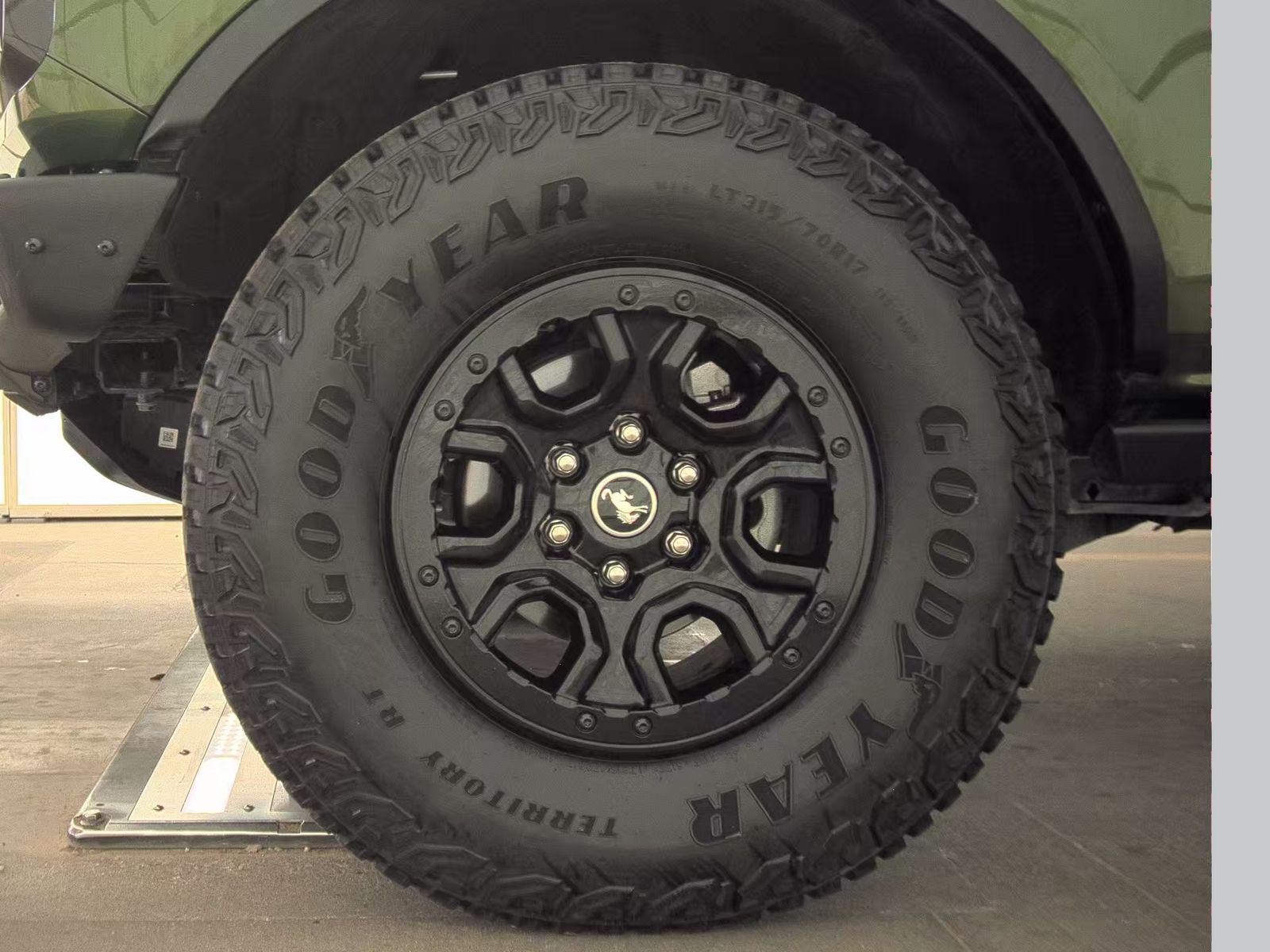 FORD BRONCO - 10
