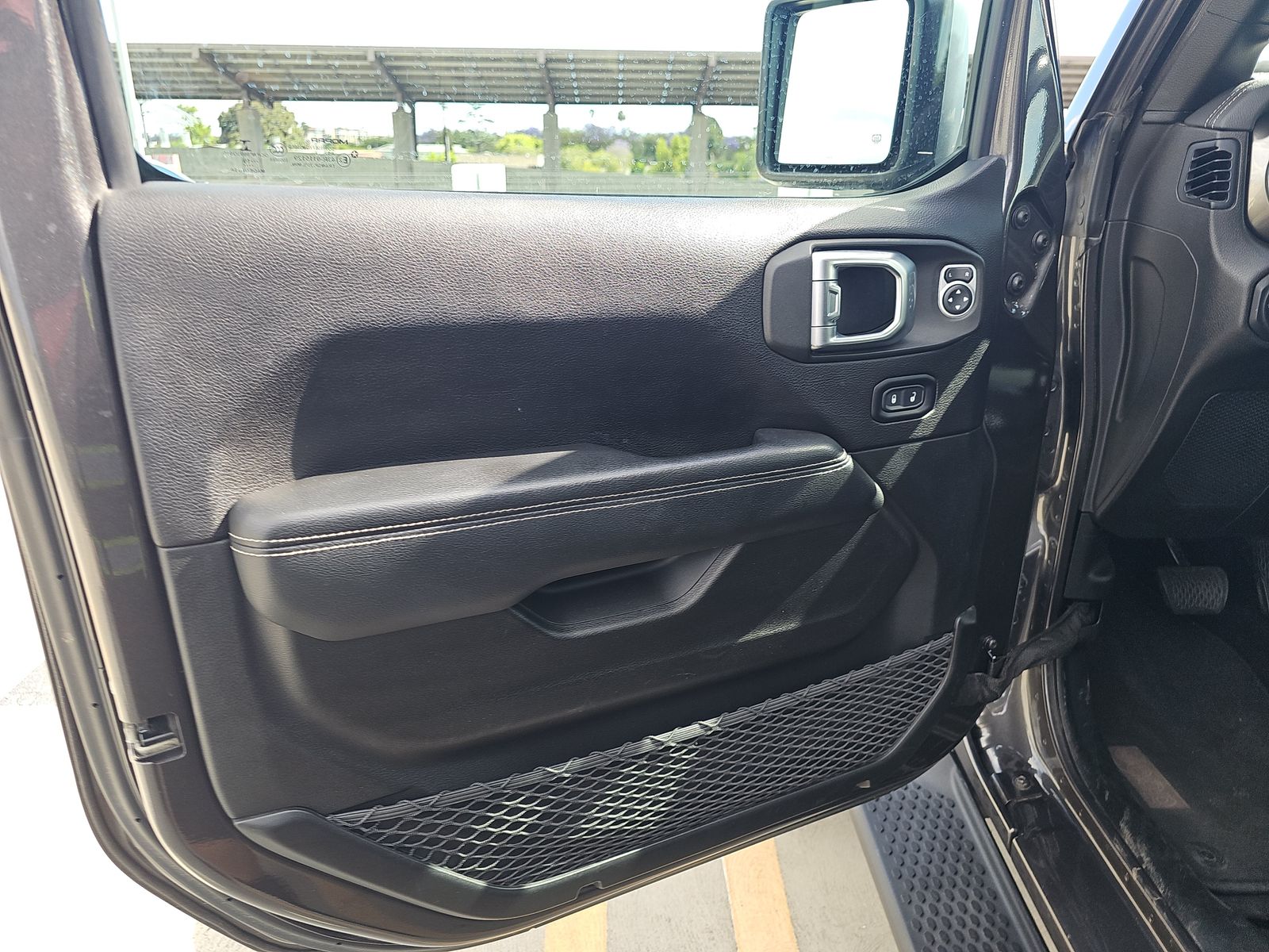 JEEP UNLIMITED SAHARA - 10