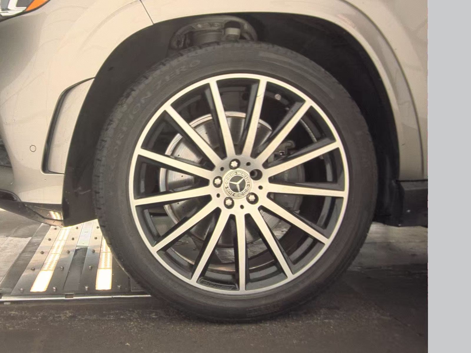 MERCEDES-BENZ GLS - 10