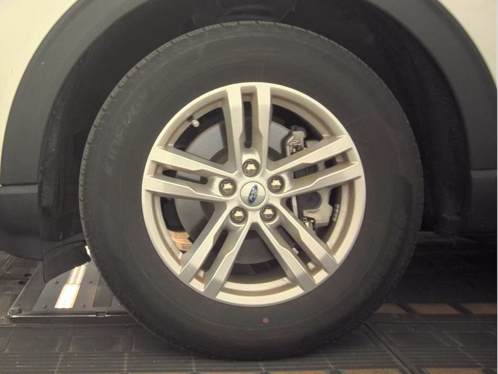 FORD EXPLORER - 10