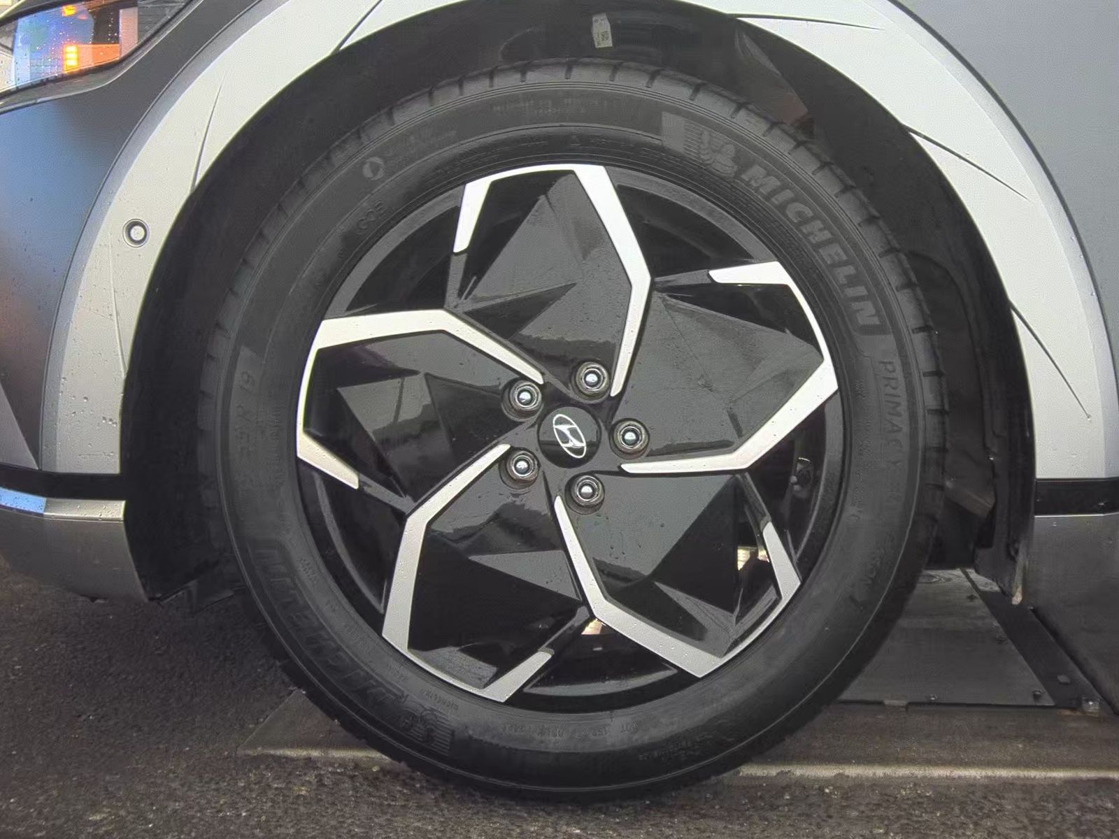 HYUNDAI LIMITED - 10