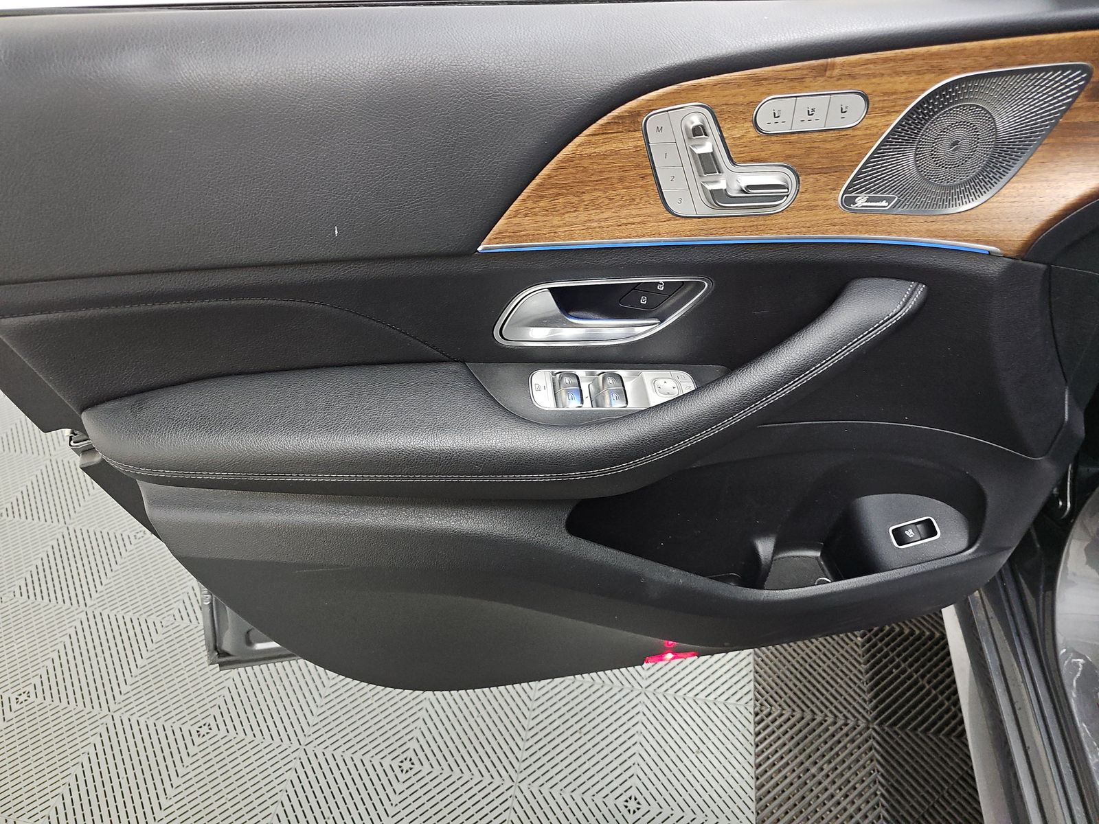 MERCEDES-BENZ GLS - 10