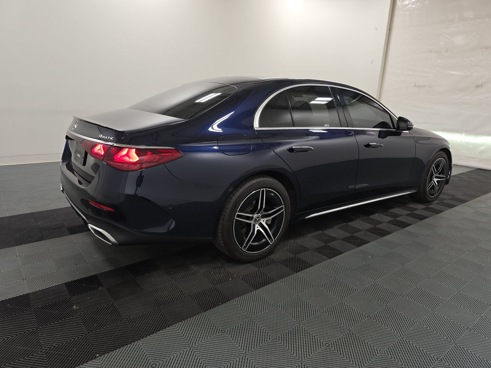 MERCEDES-BENZ E-CLASS - 5