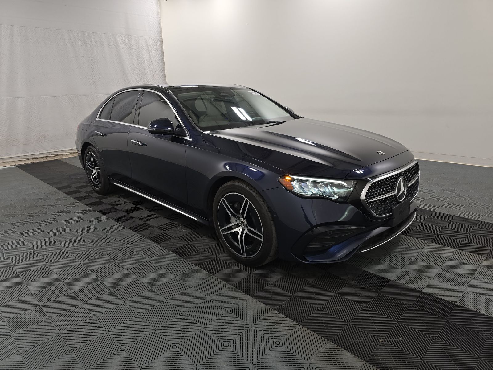 MERCEDES-BENZ E-CLASS - 4