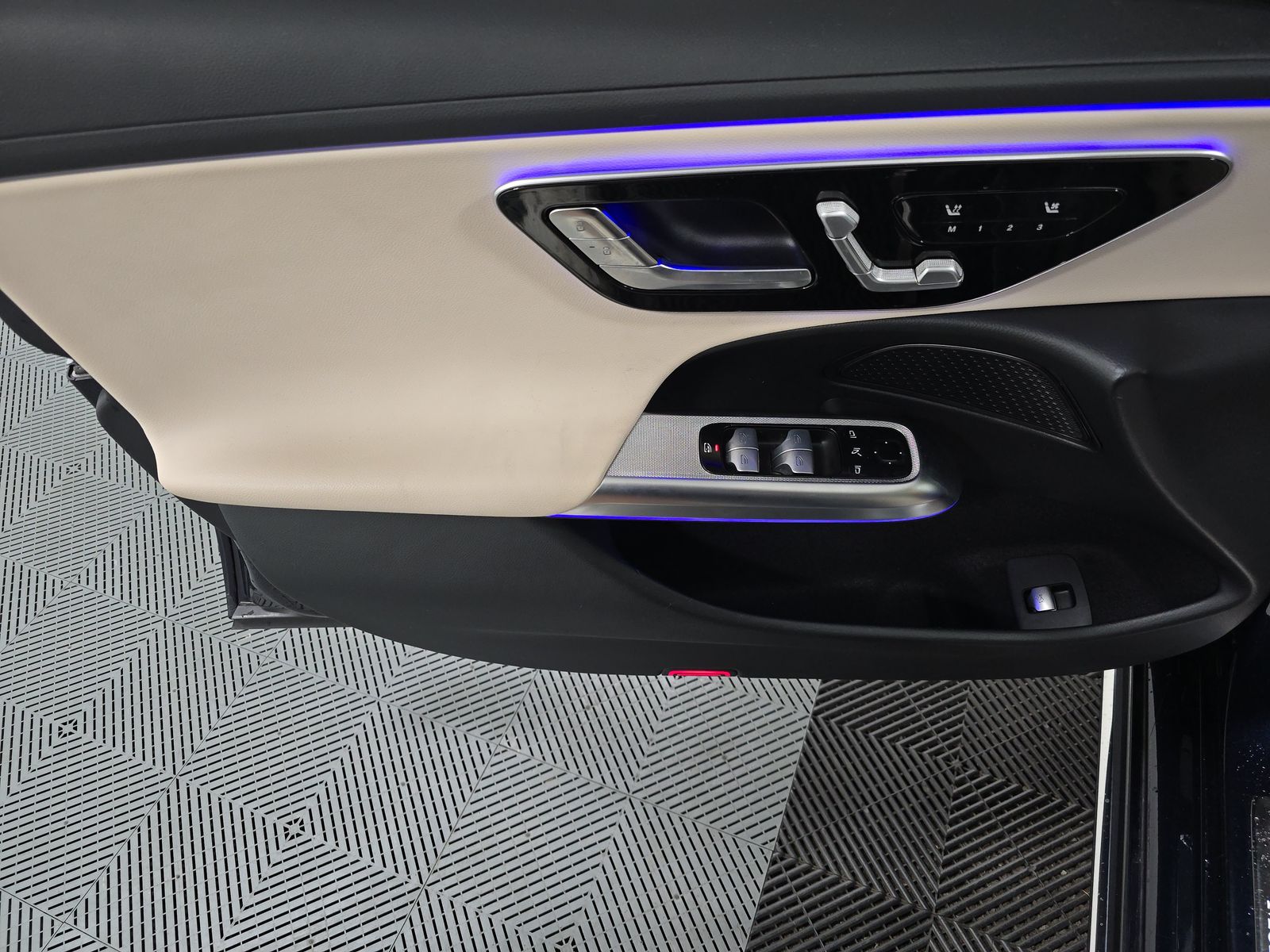 MERCEDES-BENZ E-CLASS - 10