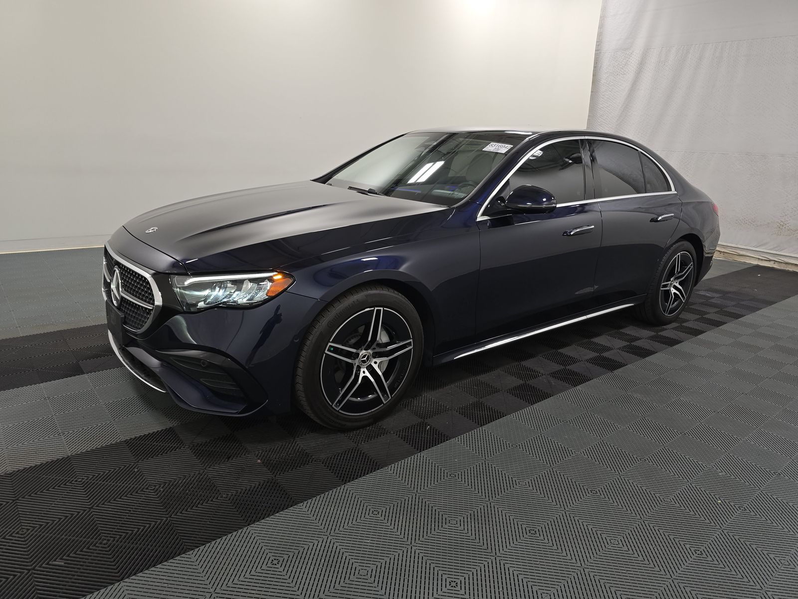 MERCEDES-BENZ E-CLASS - 1