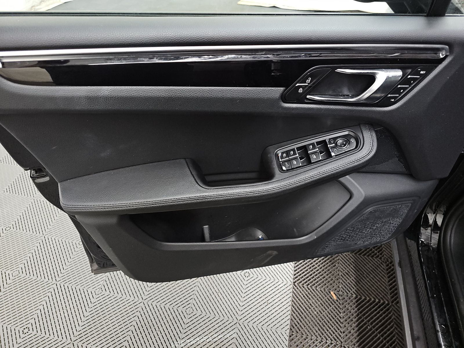 2023 Porsche Macan Base AWD