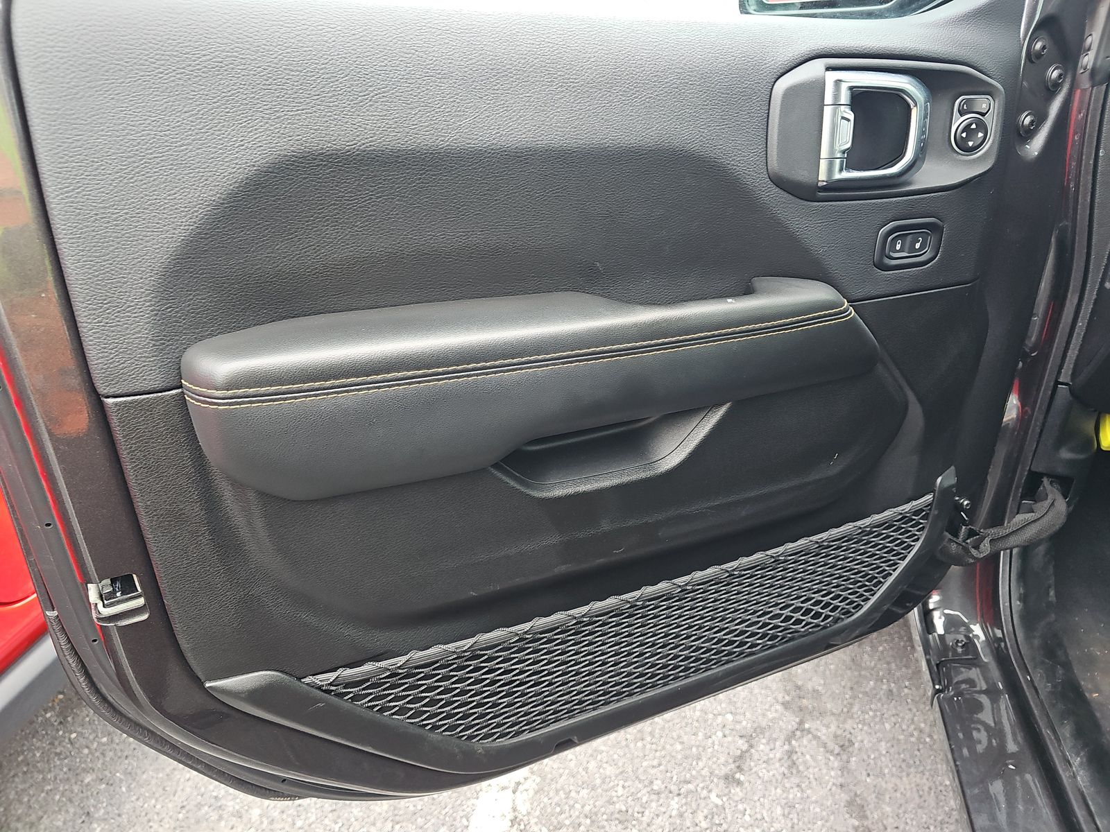 JEEP 4XE SAHARA - 10