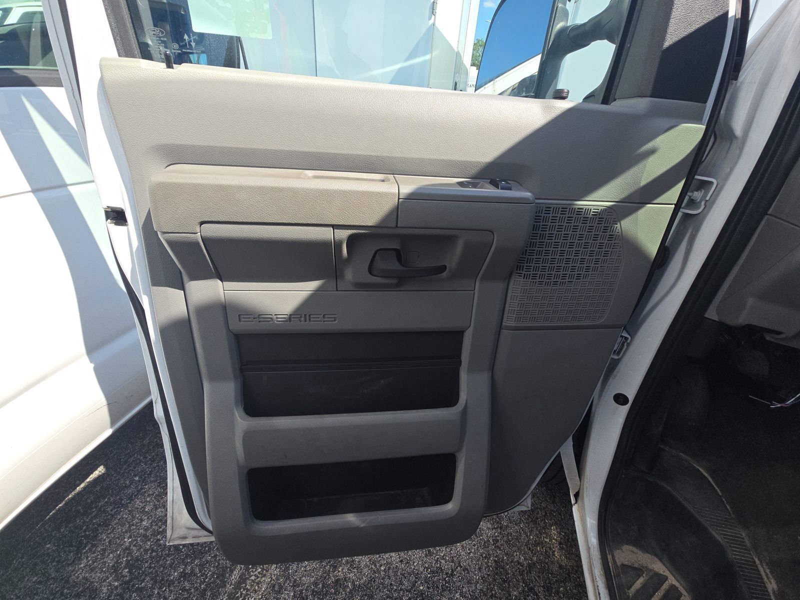 FORD E-350 - 10