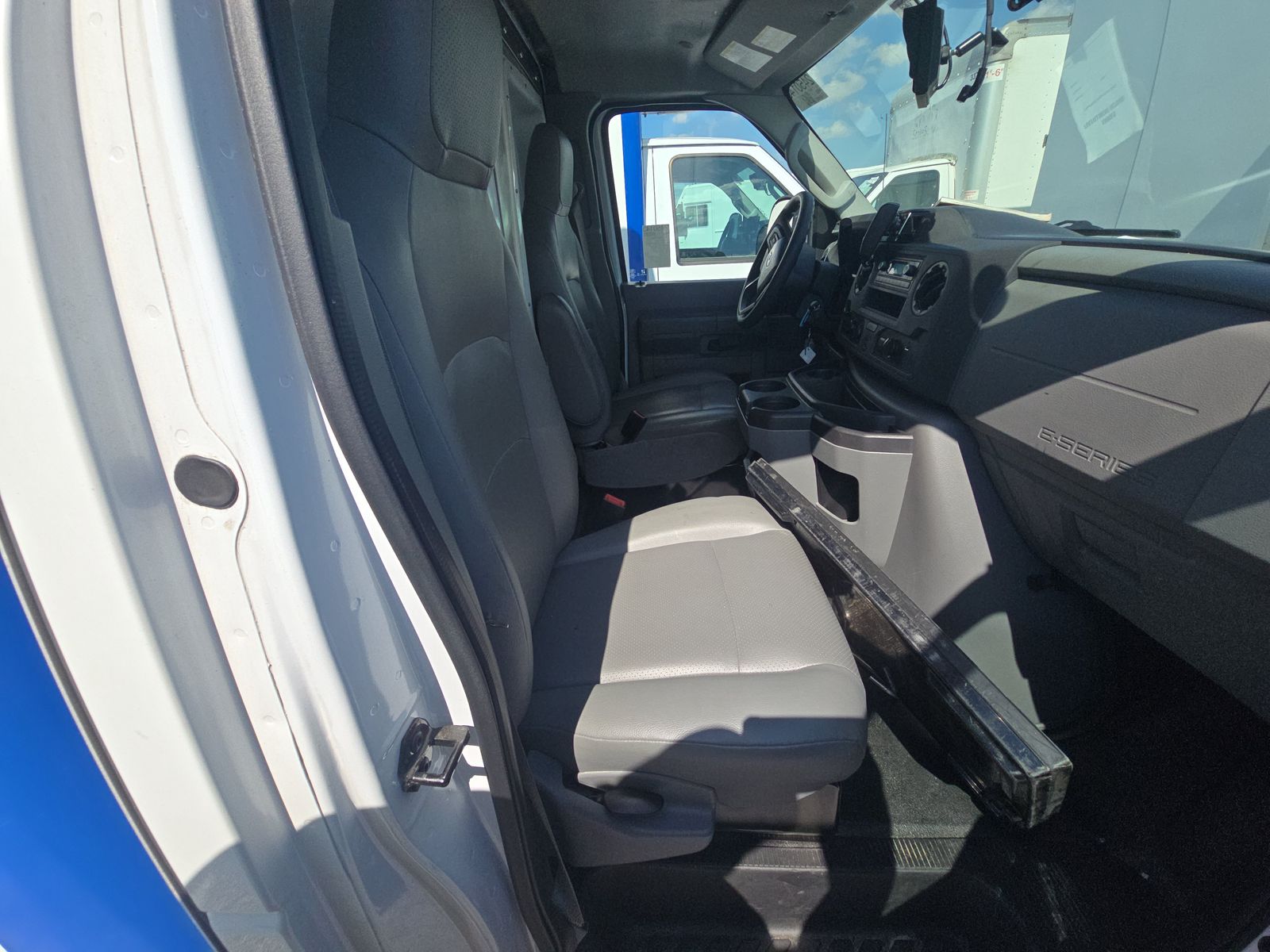 FORD E-350 - 9