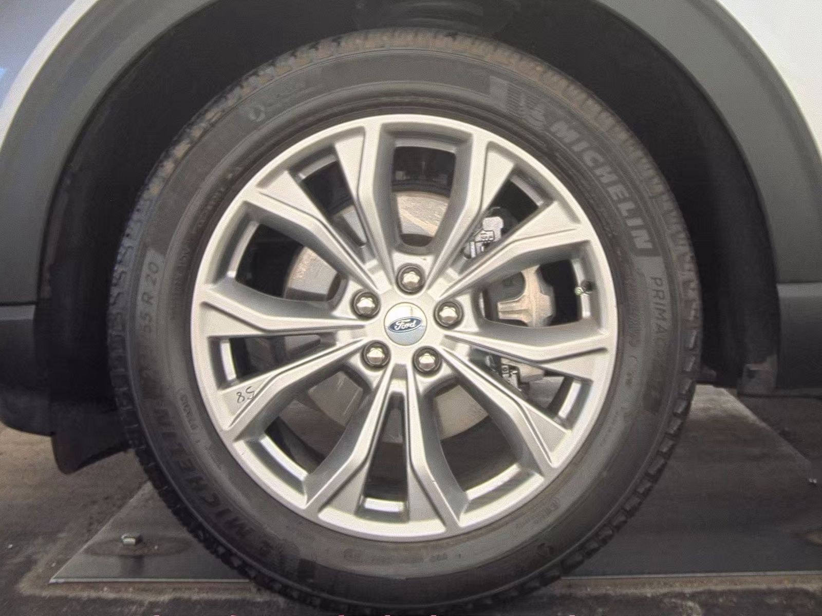 FORD EXPLORER - 10