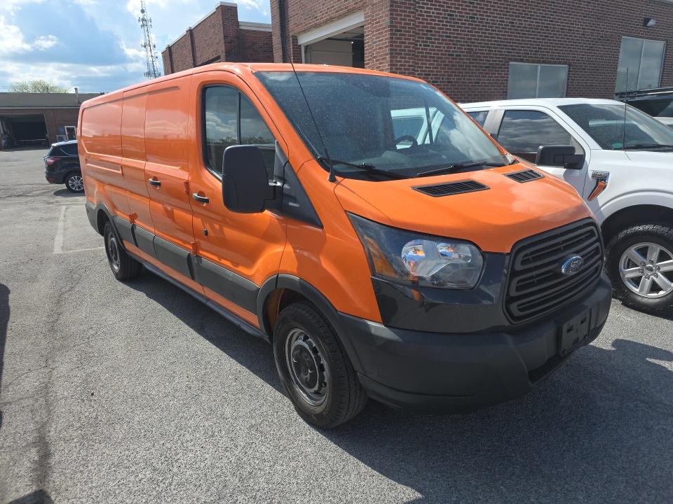 FORD TRANSIT 150 - 4