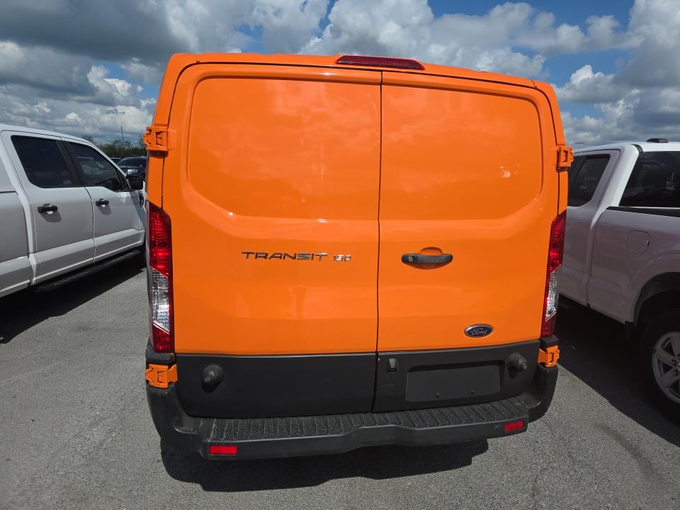 FORD TRANSIT 150 - 6