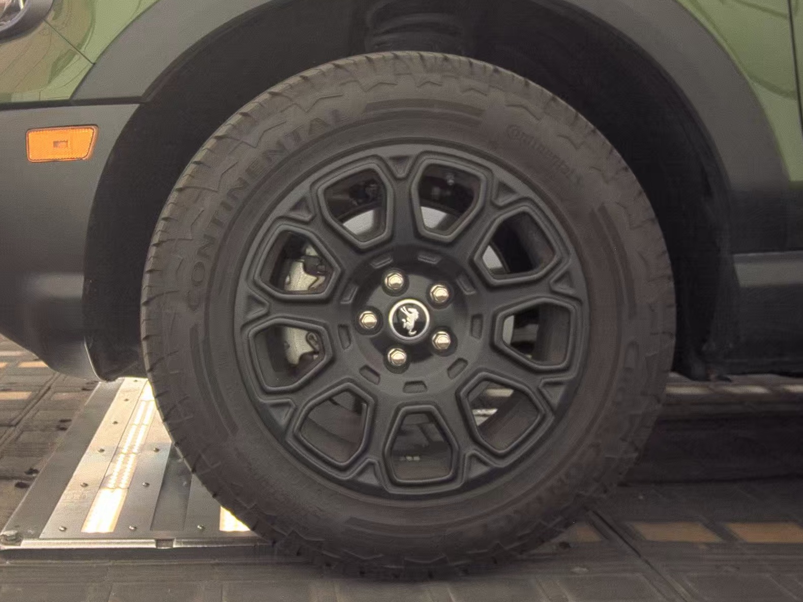 FORD BRONCO - 10