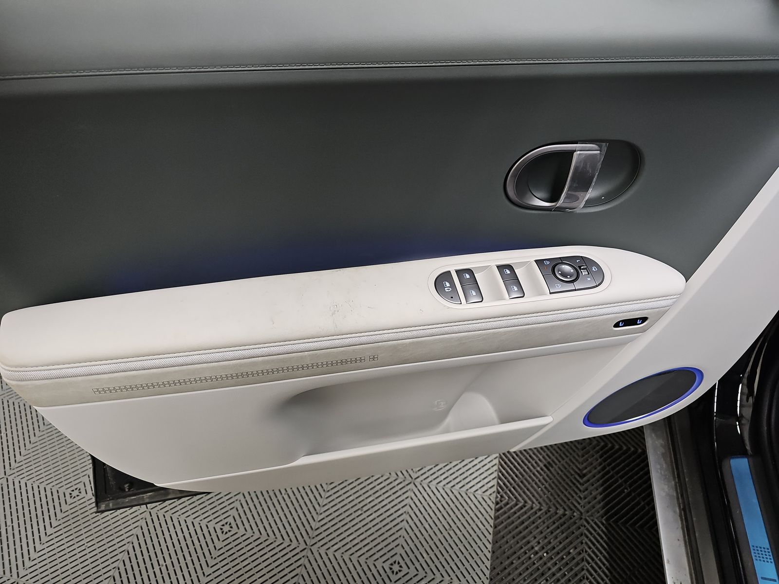 HYUNDAI LIMITED - 10