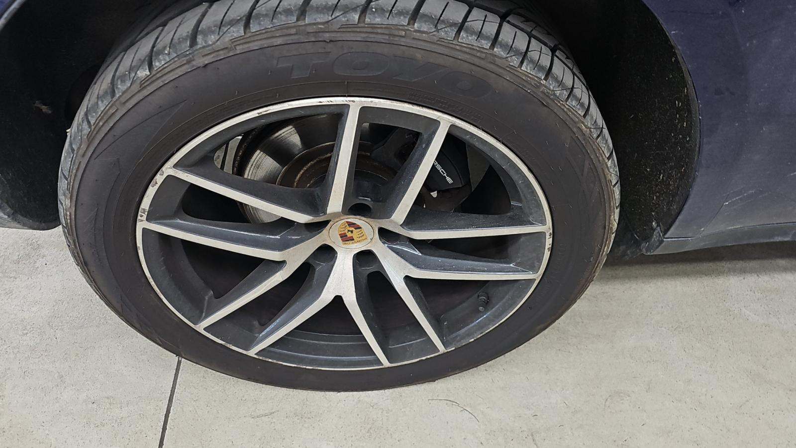 2022 Porsche Macan Base AWD