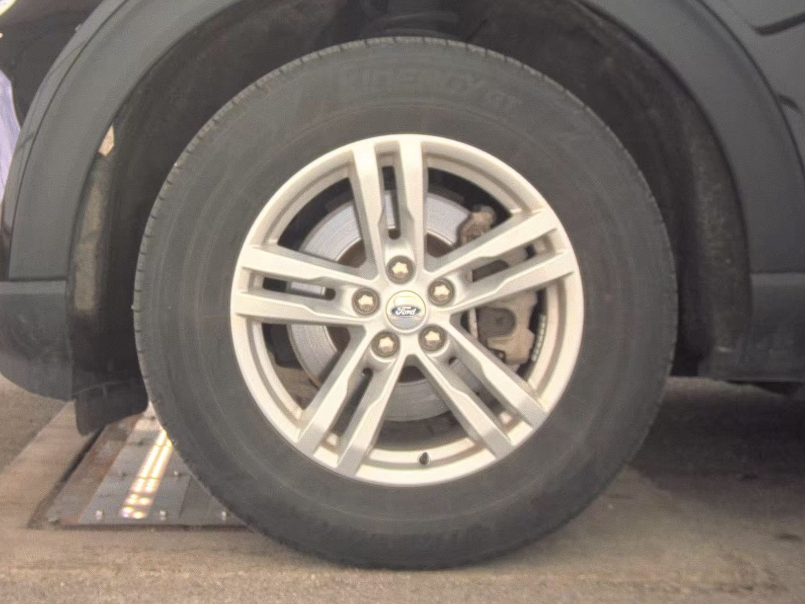 FORD EXPLORER - 10
