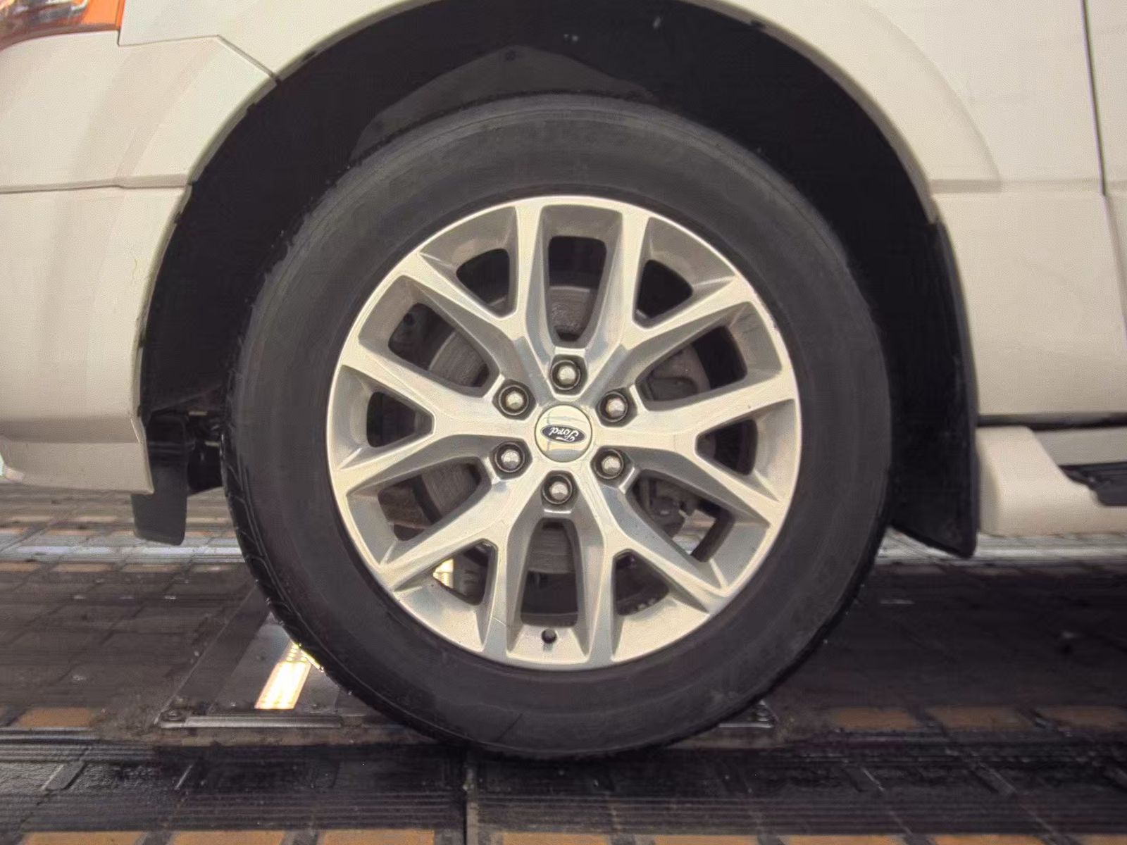 FORD EXPEDITION - 10