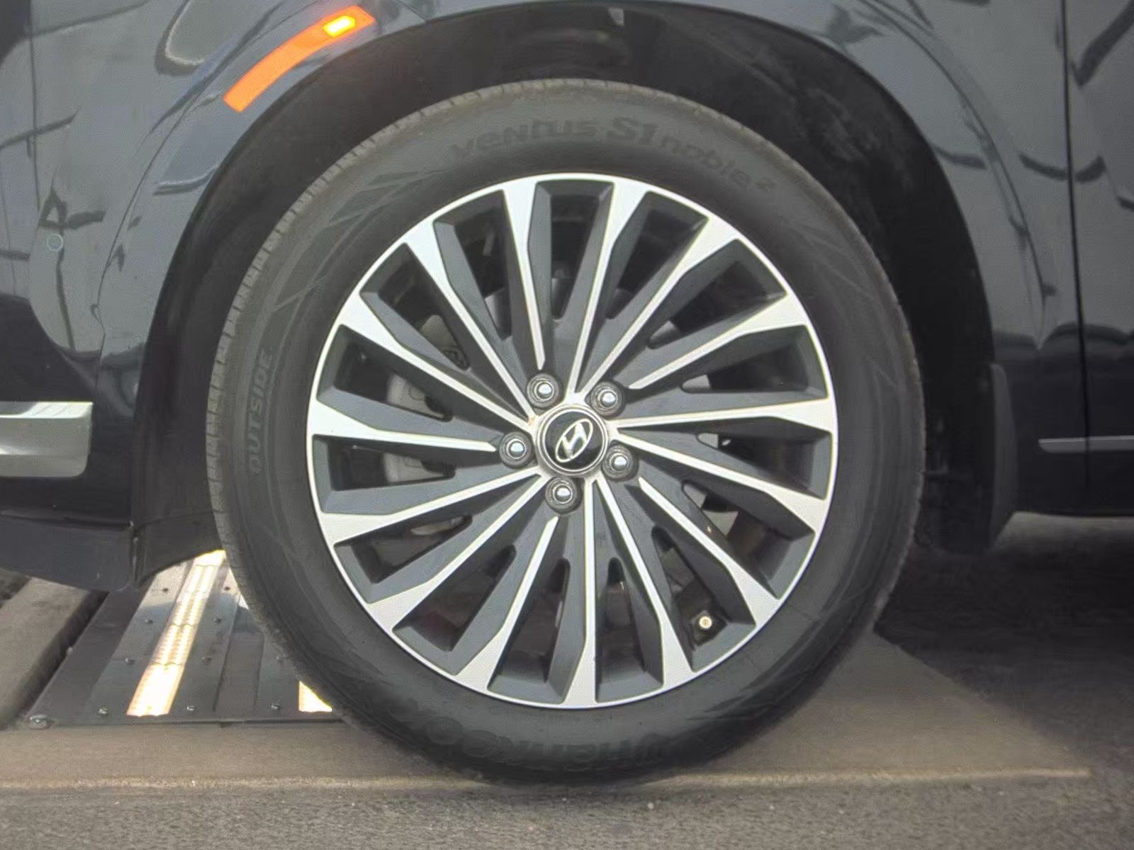 HYUNDAI CALLIGRAPH - 10