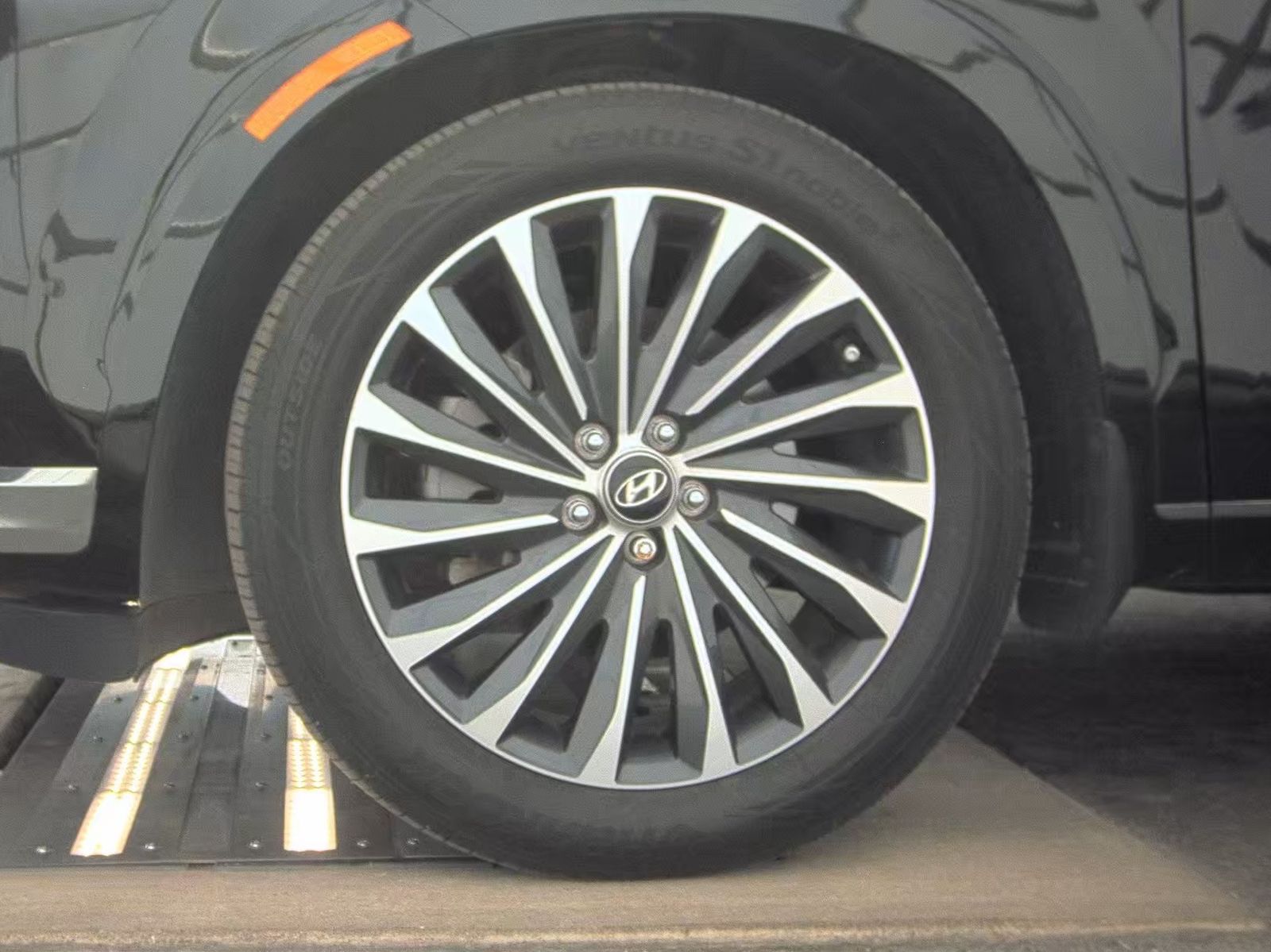 HYUNDAI CALLIGRAPH - 10