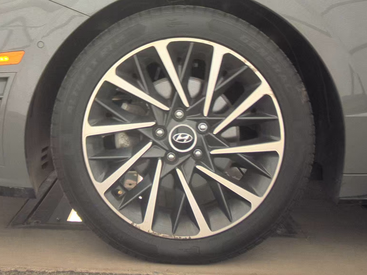 HYUNDAI LIMITED - 10