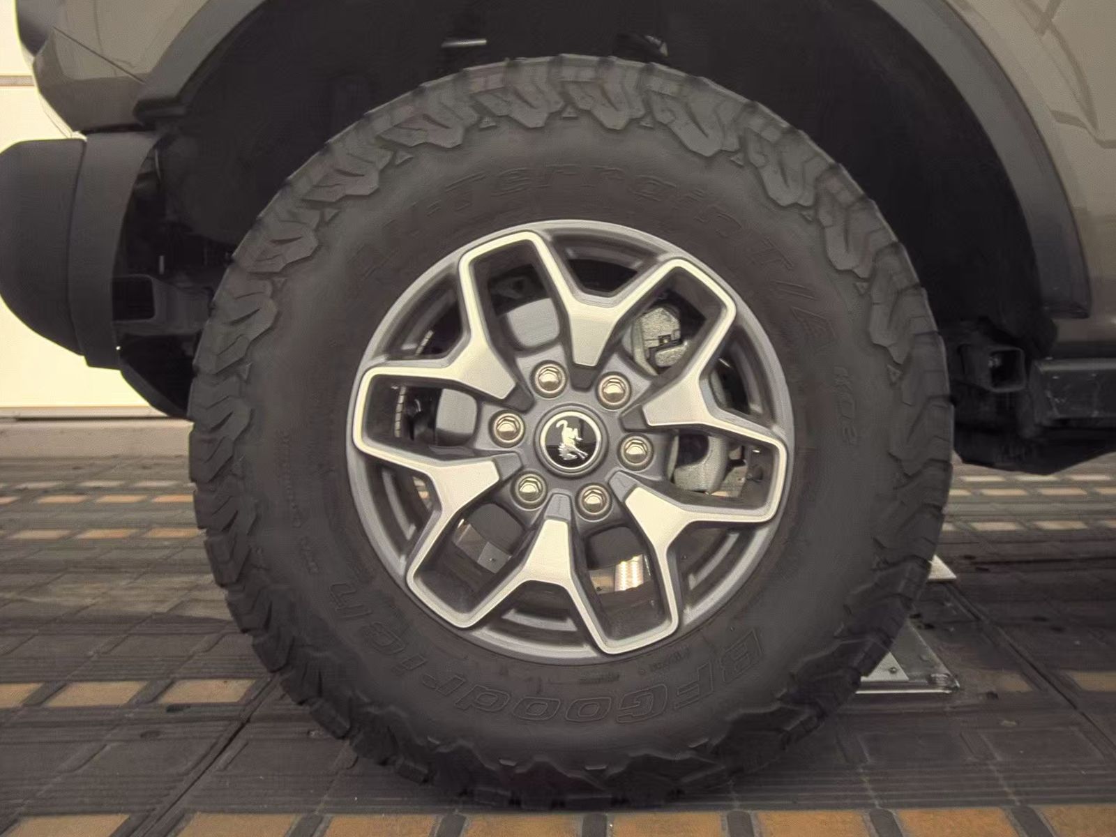 FORD BRONCO - 10