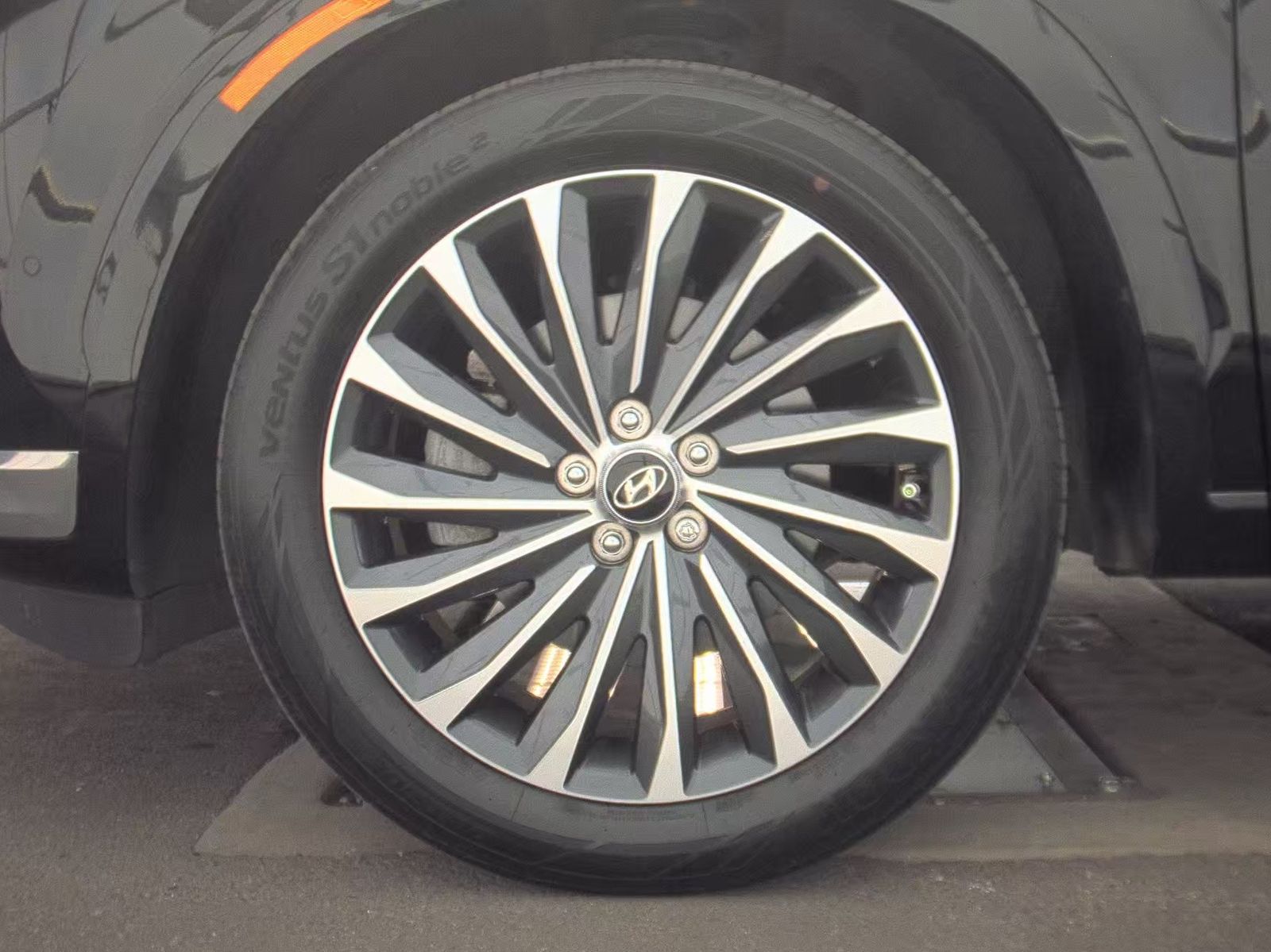 HYUNDAI CALLIGRAPH - 10