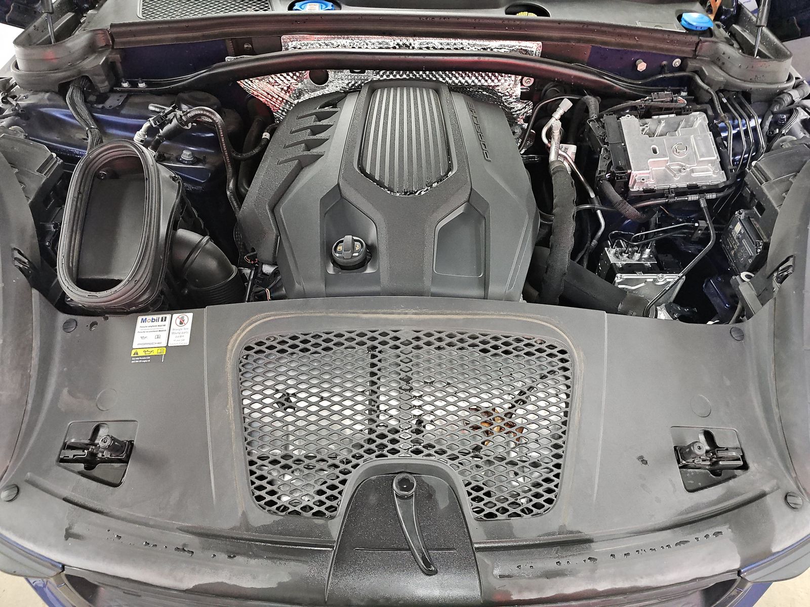 2022 Porsche Macan Base AWD