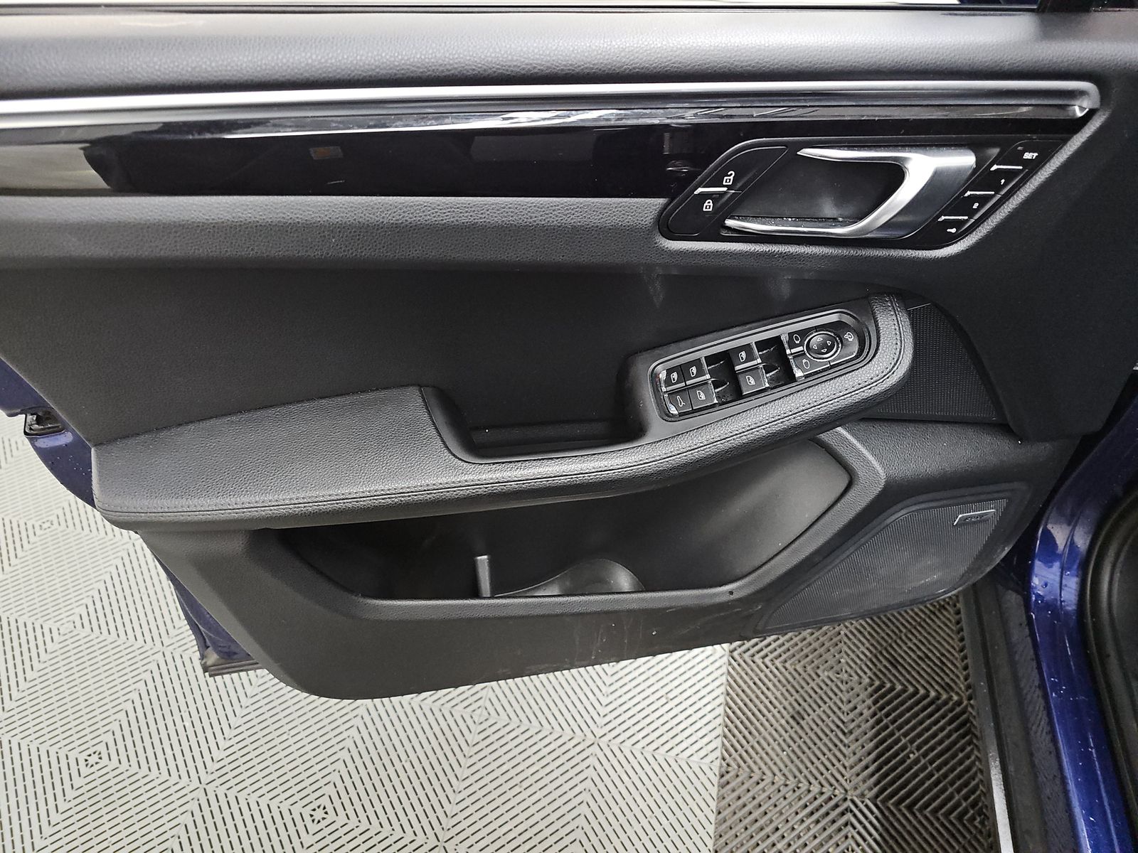 2022 Porsche Macan Base AWD