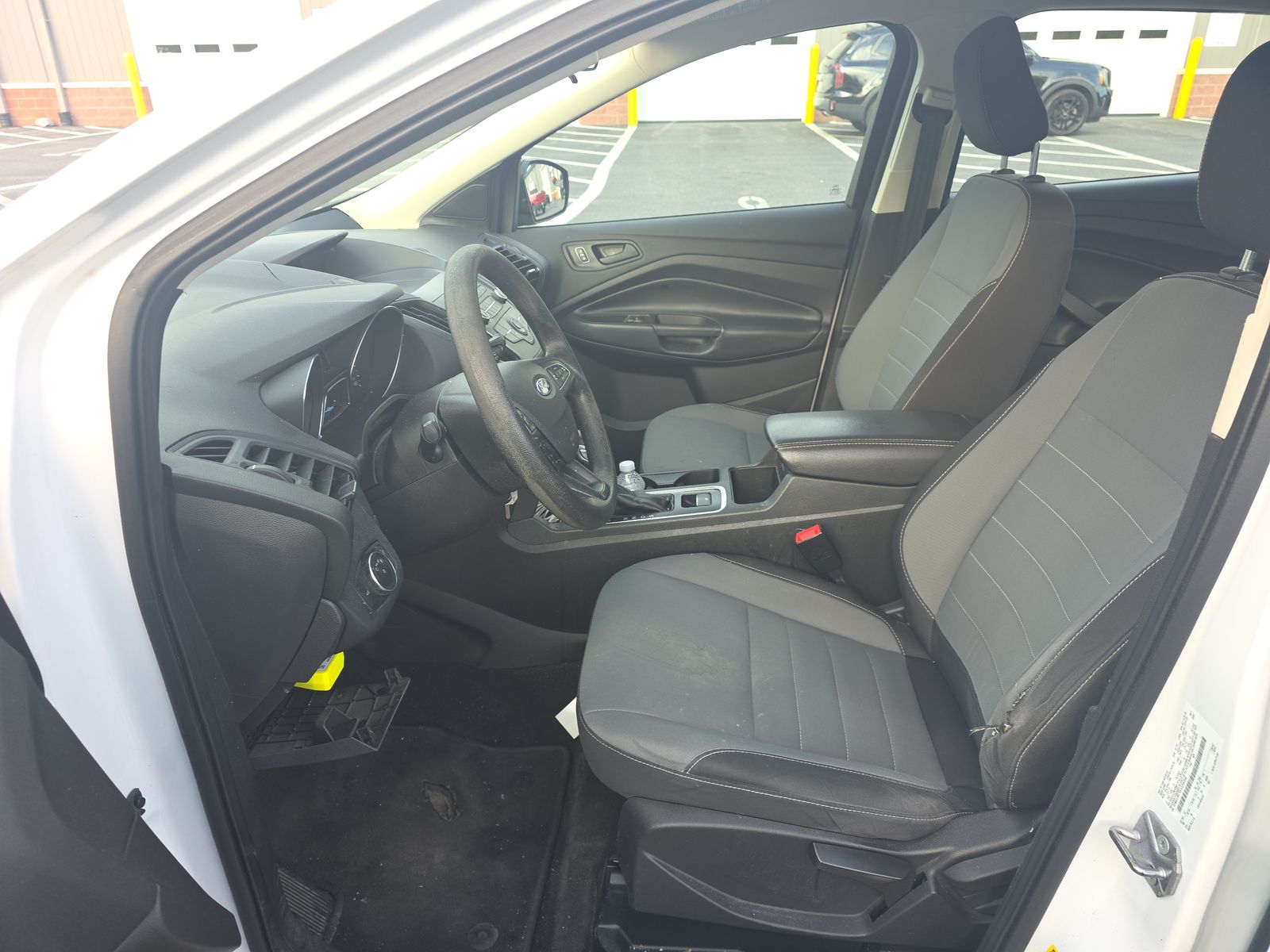 FORD ESCAPE - 8