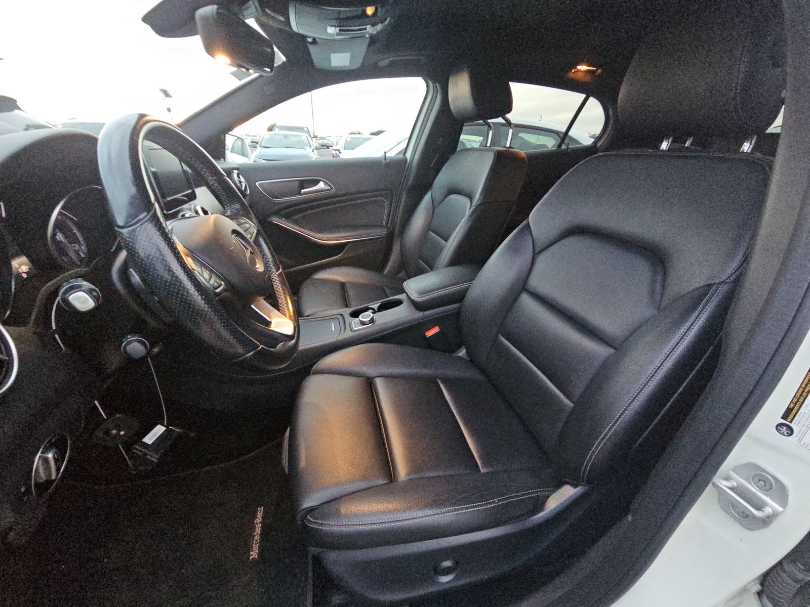 MERCEDES-BENZ GLA - 8