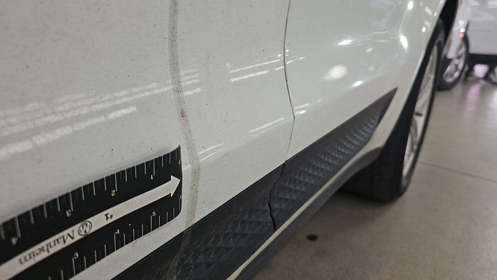 2022 Porsche Macan Base AWD
