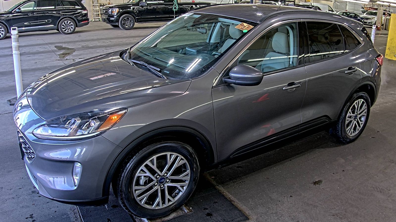 FORD ESCAPE - 1