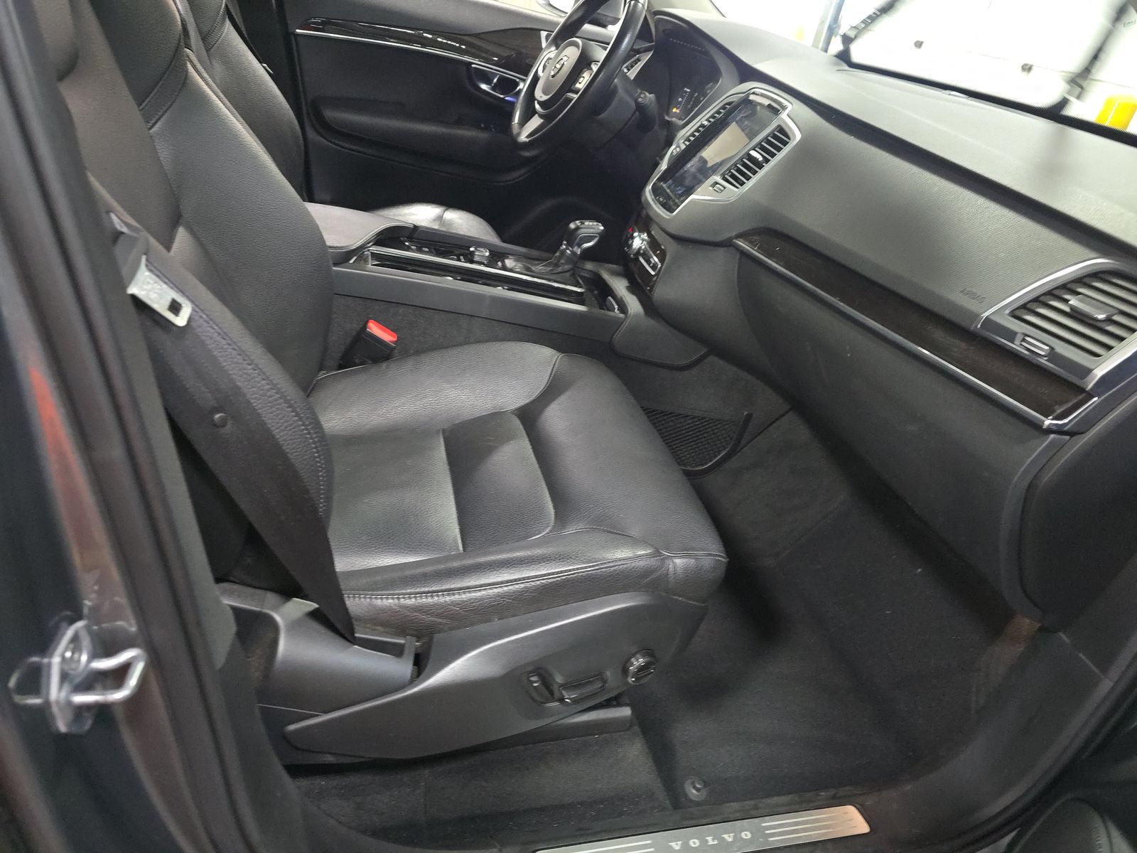 2019 Volvo XC90 T5 Momentum AWD